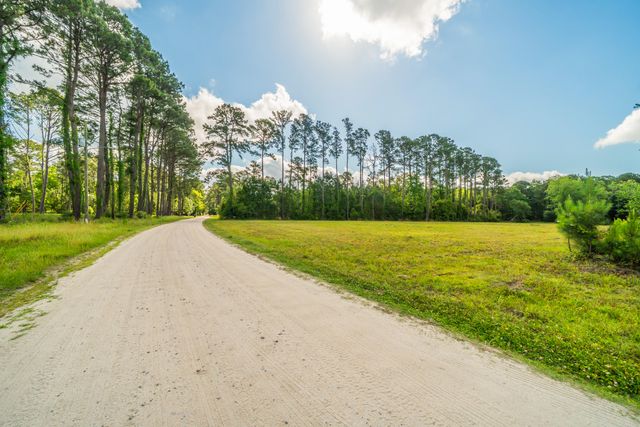 317 Mcclellan Avenue, Mcclellanville, SC 29458