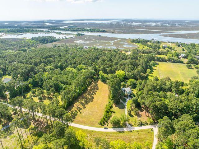317 Mcclellan Avenue, Mcclellanville, SC 29458