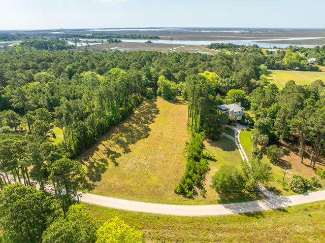 317 Mcclellan Avenue, Mcclellanville, SC 29458