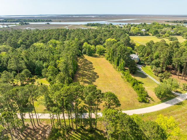 317 Mcclellan Avenue, Mcclellanville, SC 29458