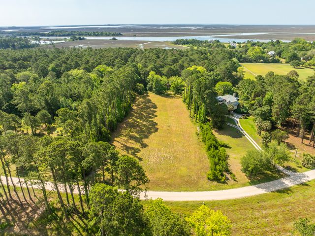 317 Mcclellan Avenue, Mcclellanville, SC 29458