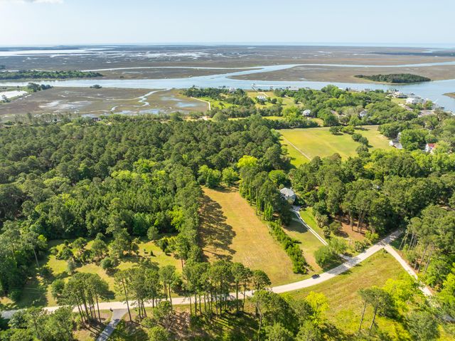 317 Mcclellan Avenue, Mcclellanville, SC 29458