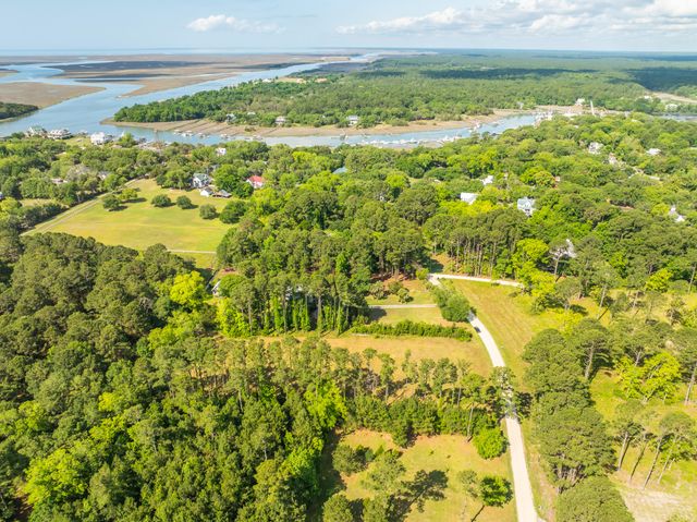 317 Mcclellan Avenue, Mcclellanville, SC 29458