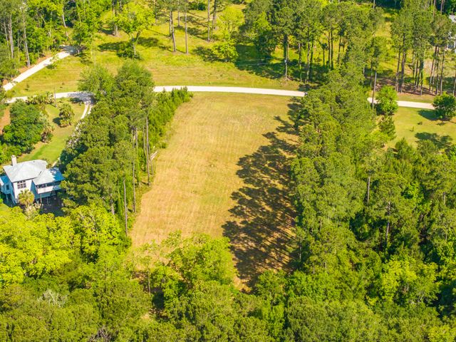317 Mcclellan Avenue, Mcclellanville, SC 29458