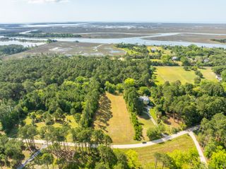 317 Mcclellan Avenue, Mcclellanville, SC 29458