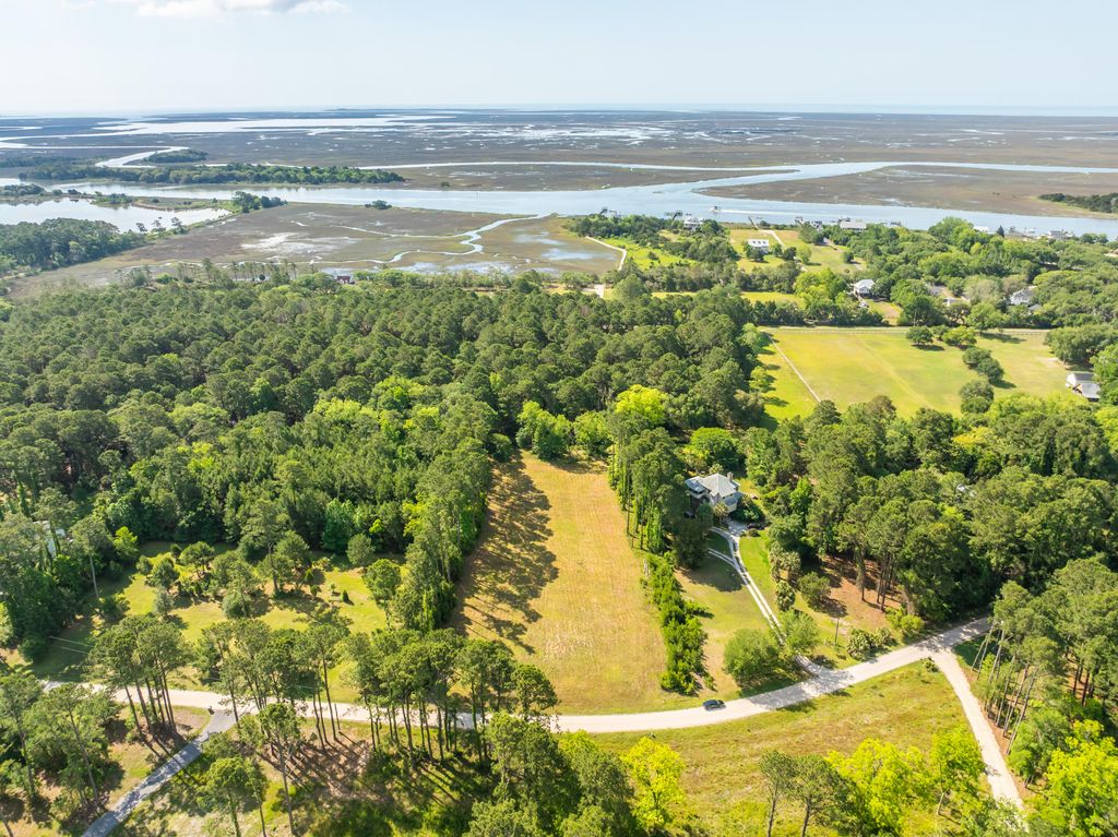 317 Mcclellan Avenue, Mcclellanville, SC 29458