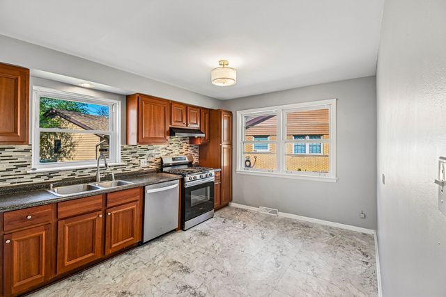 350 Carey Court, Chicago Heights, IL 60411