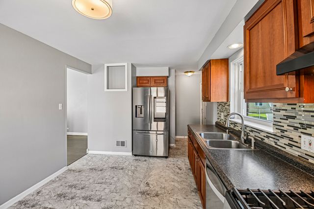 350 Carey Court, Chicago Heights, IL 60411