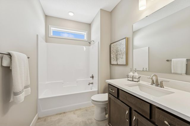 1055 E Meadowsweet Drive, River Falls, WI 54022