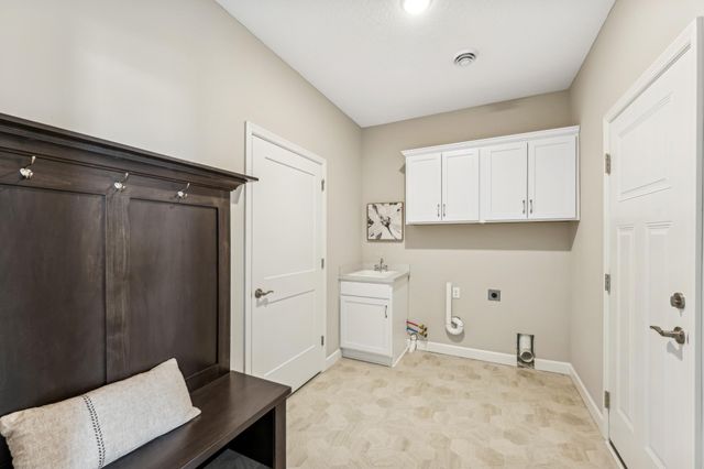 1055 E Meadowsweet Drive, River Falls, WI 54022