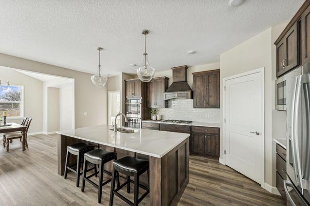 1055 E Meadowsweet Drive, River Falls, WI 54022