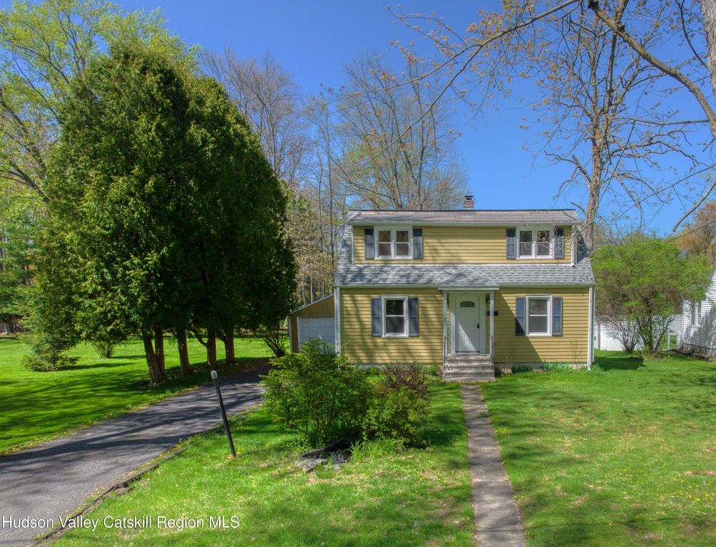 17 Spencer Boulevard, Coxsackie, NY 12051