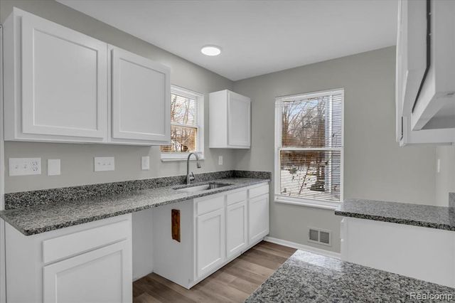 8247 Ellsworth Street, Detroit, MI 48238