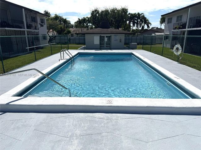 9520 SW 8th St 119, Miami, FL 33174