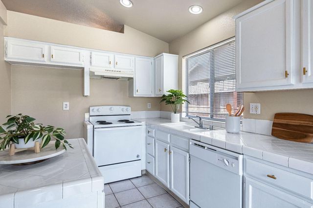 5634 W Donner Avenue, Fresno, CA 93722