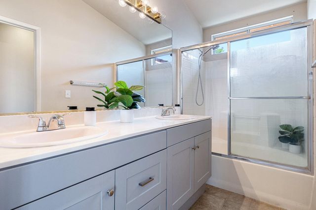 5634 W Donner Avenue, Fresno, CA 93722