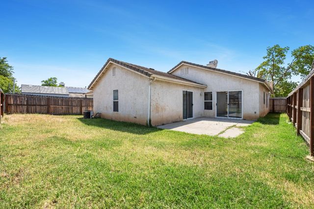 5634 W Donner Avenue, Fresno, CA 93722