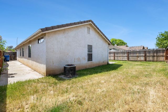 5634 W Donner Avenue, Fresno, CA 93722