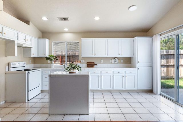 5634 W Donner Avenue, Fresno, CA 93722