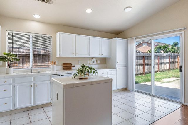 5634 W Donner Avenue, Fresno, CA 93722