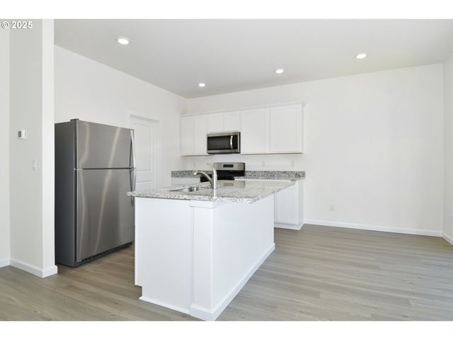 3990 Sw DUNIWAY Ln, Gresham, OR 97080