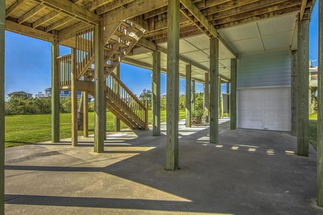 1745 Catfish Lane, Crystal Beach, TX 77650