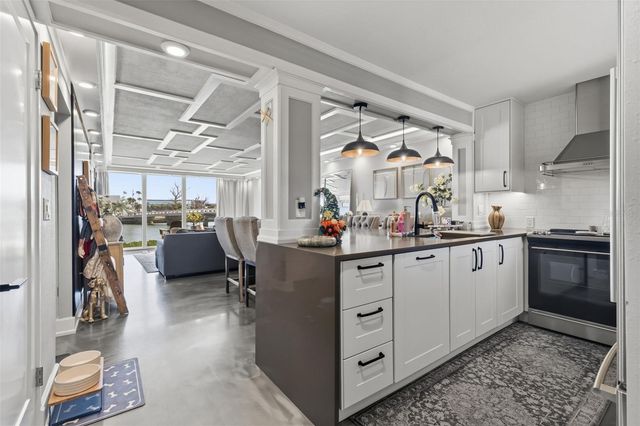 7465 BAY ISLAND DRIVE S 115, South Pasadena, FL 33707