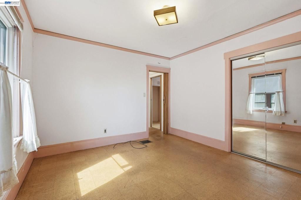 Image 14 of property listing at 1130 Ranleigh Way, Piedmont, CA 94610