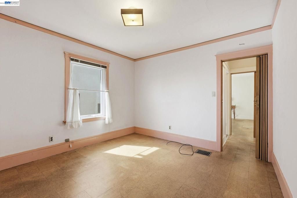 Image 15 of property listing at 1130 Ranleigh Way, Piedmont, CA 94610