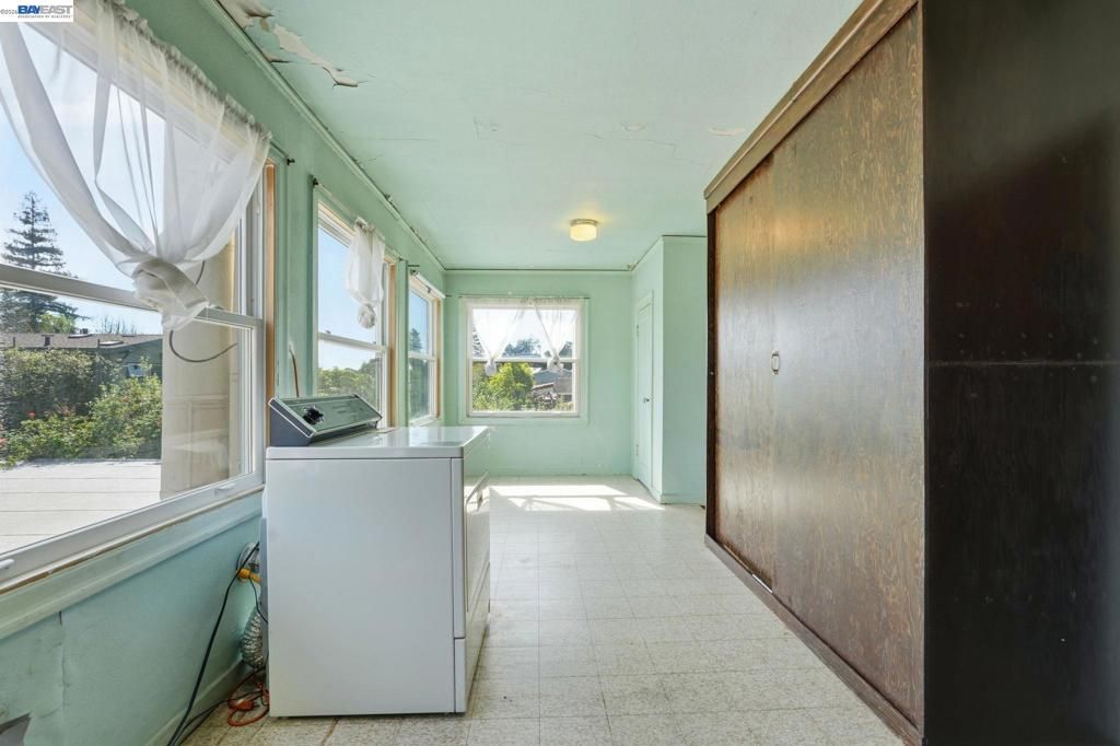 Image 20 of property listing at 1130 Ranleigh Way, Piedmont, CA 94610