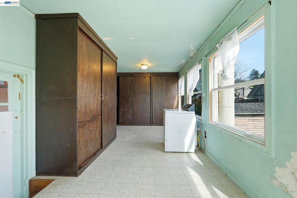 Image 21 of property listing at 1130 Ranleigh Way, Piedmont, CA 94610