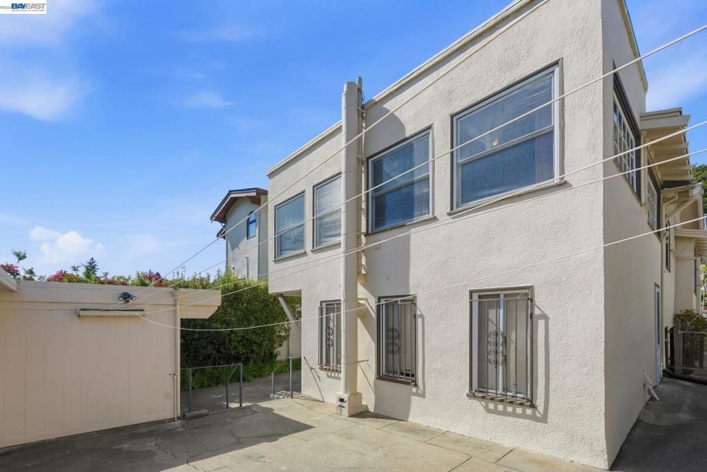 Image 22 of property listing at 1130 Ranleigh Way, Piedmont, CA 94610