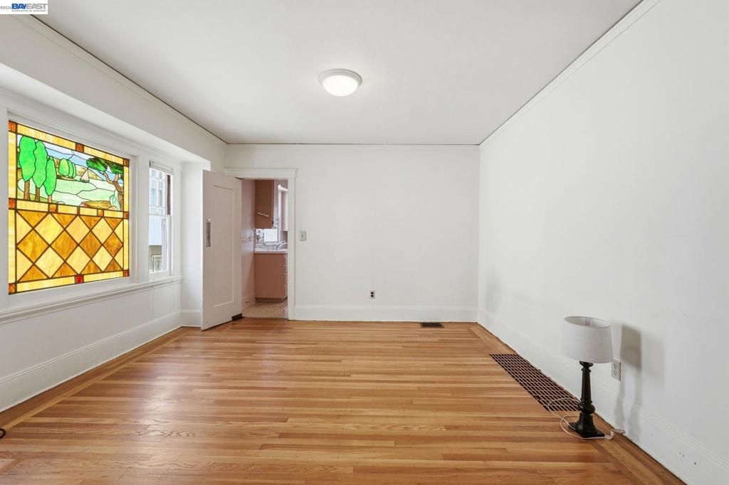 Image 7 of property listing at 1130 Ranleigh Way, Piedmont, CA 94610