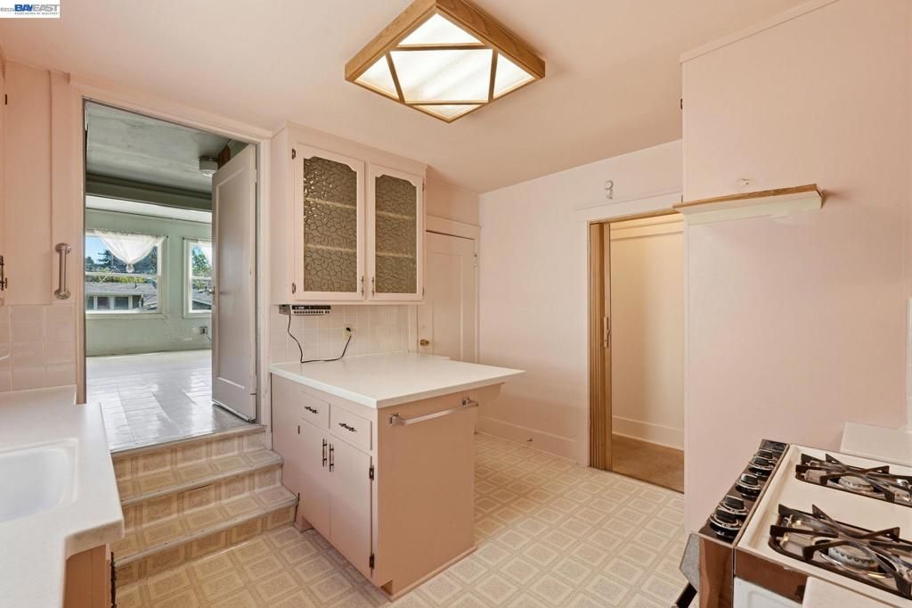 Image 9 of property listing at 1130 Ranleigh Way, Piedmont, CA 94610