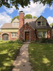 200 E 73RD Terrace, Kansas City, MO 64114