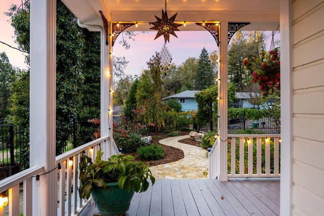 990 Thompson Way, Placerville, CA 95667