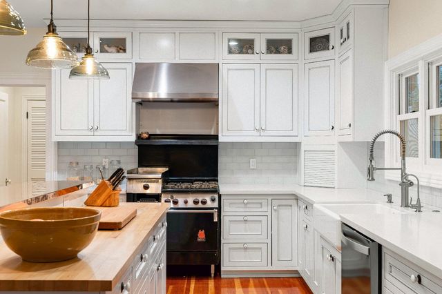 990 Thompson Way, Placerville, CA 95667