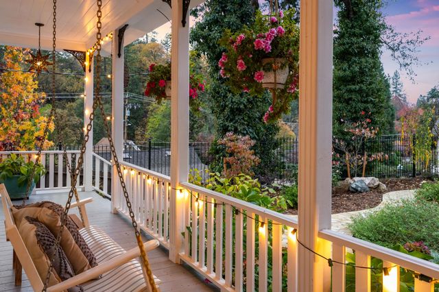 990 Thompson Way, Placerville, CA 95667