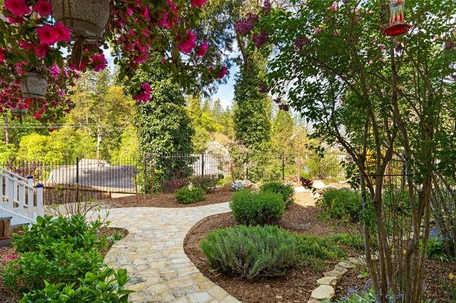 990 Thompson Way, Placerville, CA 95667