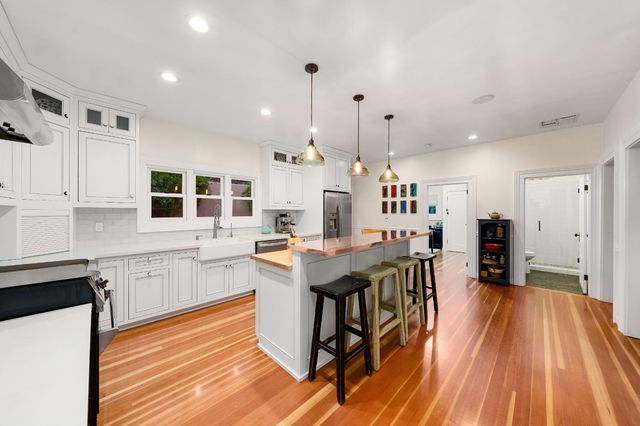 990 Thompson Way, Placerville, CA 95667