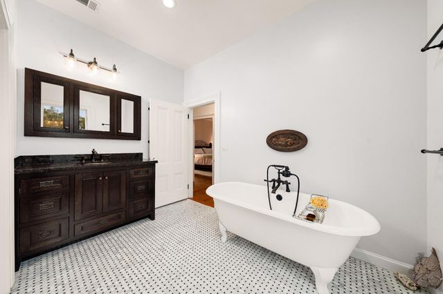 990 Thompson Way, Placerville, CA 95667