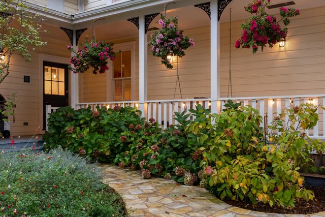 990 Thompson Way, Placerville, CA 95667