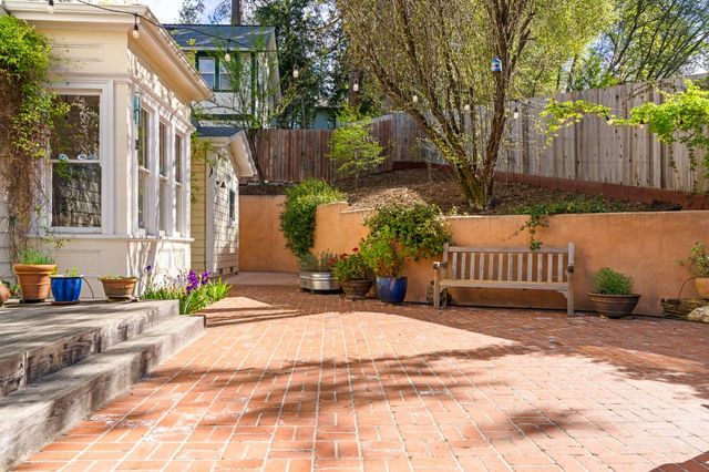 990 Thompson Way, Placerville, CA 95667