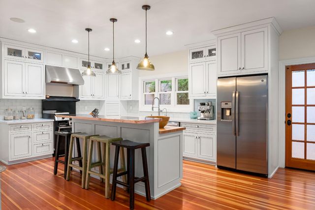 990 Thompson Way, Placerville, CA 95667