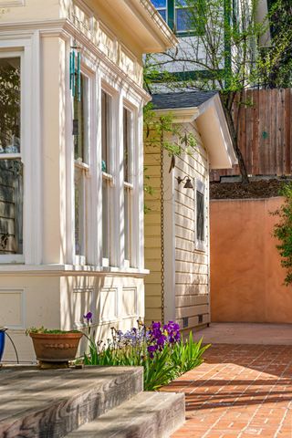 990 Thompson Way, Placerville, CA 95667