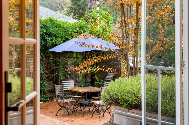 990 Thompson Way, Placerville, CA 95667