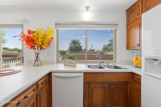 6201 Sylvania Way, El Paso, TX 79912