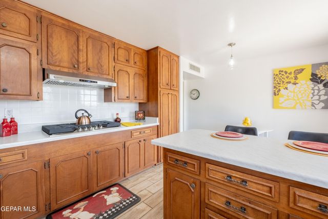 6201 Sylvania Way, El Paso, TX 79912