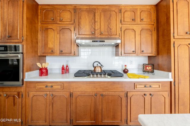 6201 Sylvania Way, El Paso, TX 79912