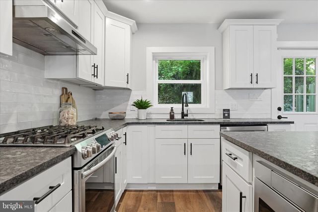 218 FOUNTAIN ST, Philadelphia, PA 19128